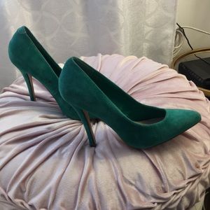 Steve Madden mint color pumps. Slightly worn.